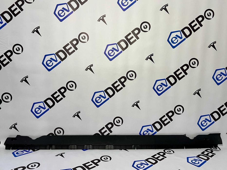 Кронштейн накладки порога правий/лівий Tesla Model Y