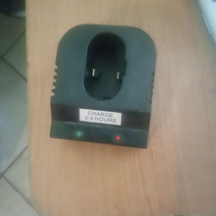Ładowarka do wkrętarek 12v 1A