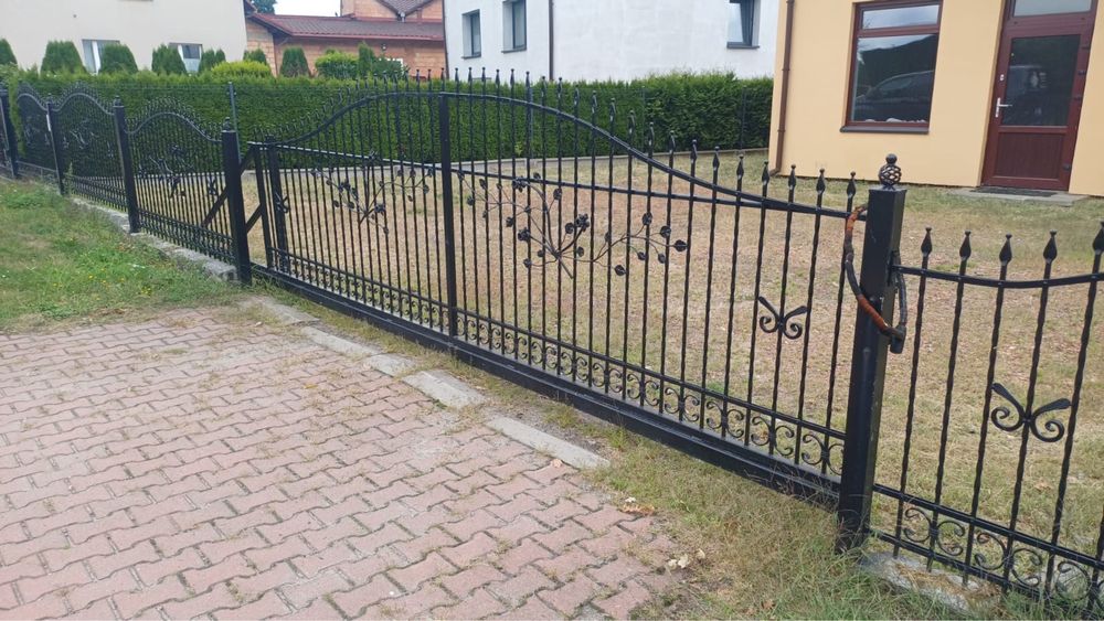 płot ogrodowy z bramą przesuwaną  w bardzo dobrym stanie