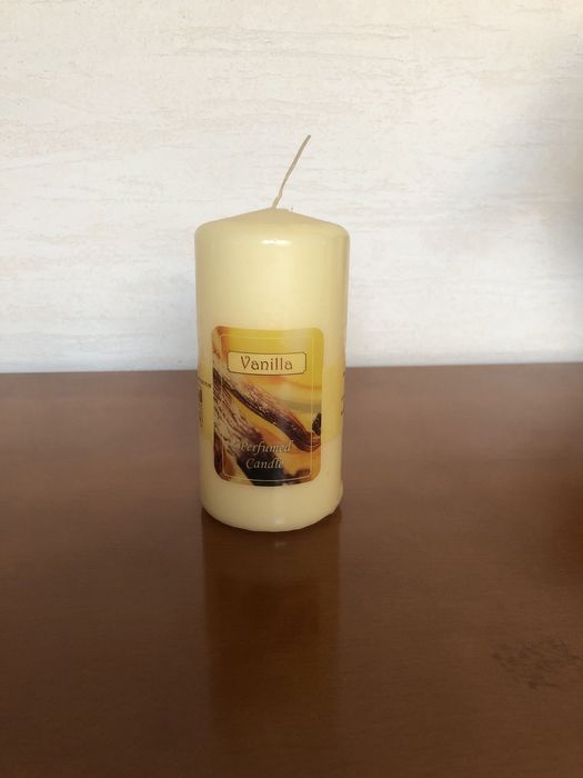Swieczka zapachowa waniilia 11 cm wysokosci