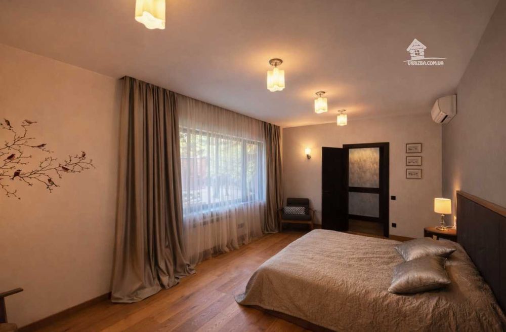 Новий будинок VIP-рівень. High-tech. Кінотеатр, сауна. До 20 осіб.