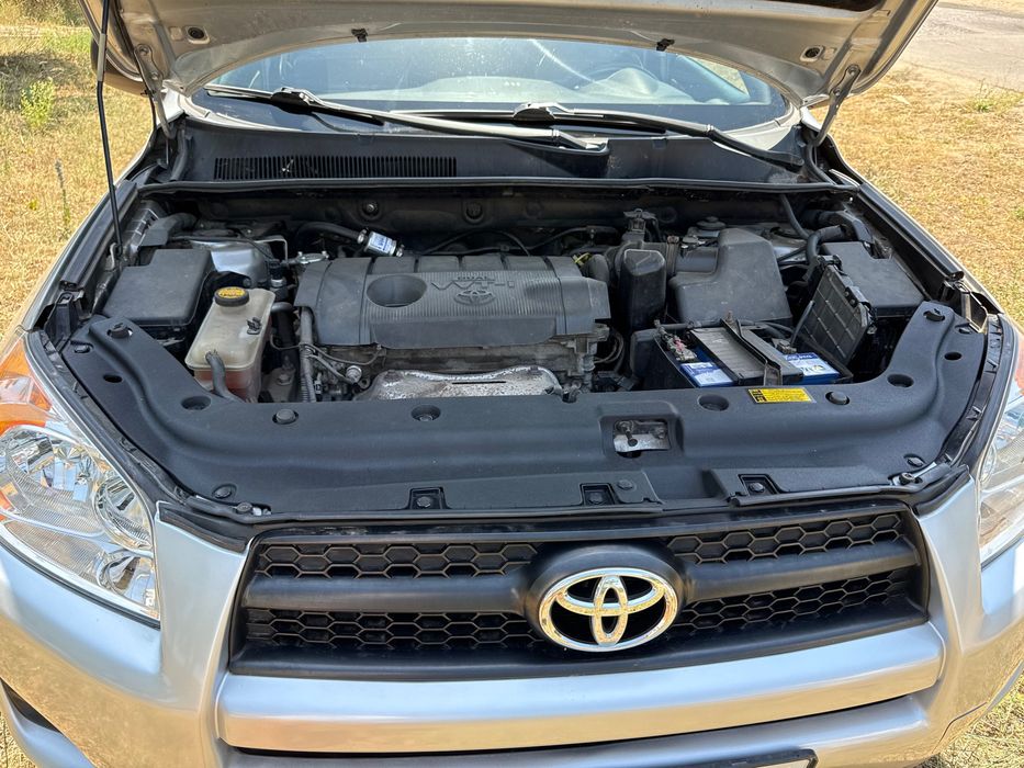 Продам сімейне авто Toyota Rav4 Long 2011