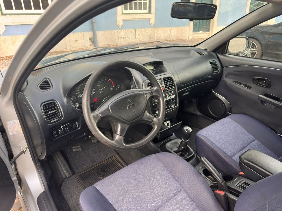 Mitsubishi Carisma — fotografia 5