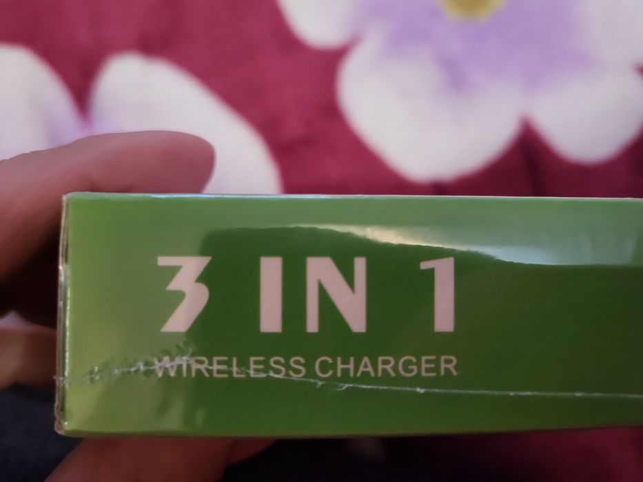 Беспроводное зарядного устройсьво 3 в 1м