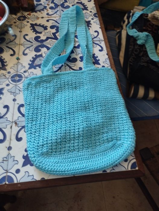 Bolsa em crochê azul claro