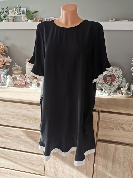 Urocza Mała Czarna XL 42