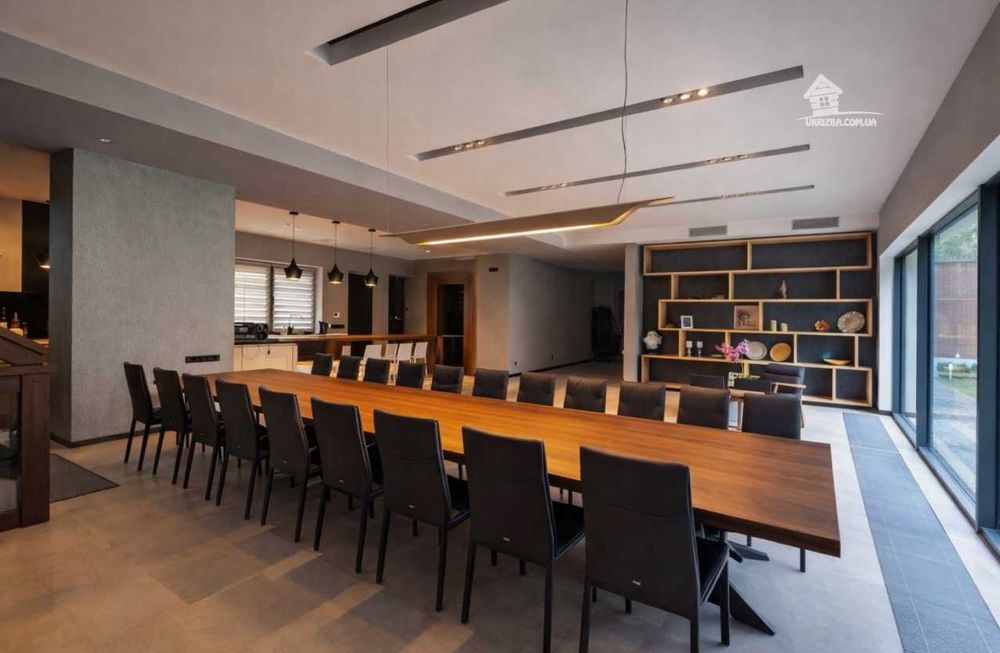 Новий будинок VIP-рівень. High-tech. Кінотеатр, сауна. До 20 осіб.