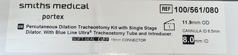 Набір для операції-черезшкірної трахеотомії.