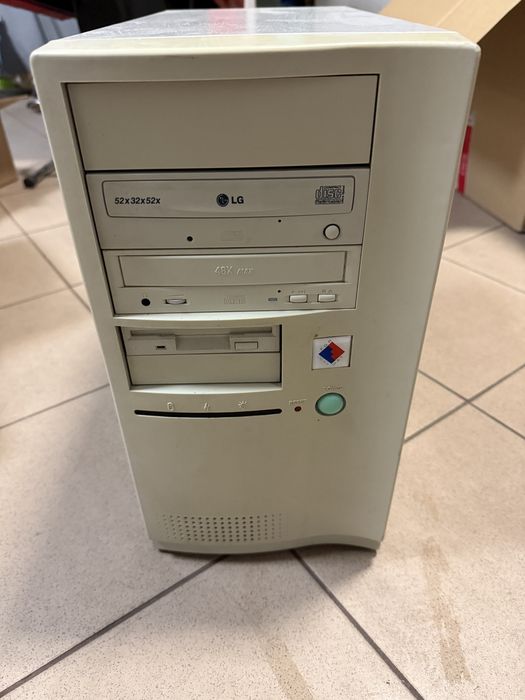 Beżowa obudowa klasyk Retro PC ATX marki FORMAT | Vintage