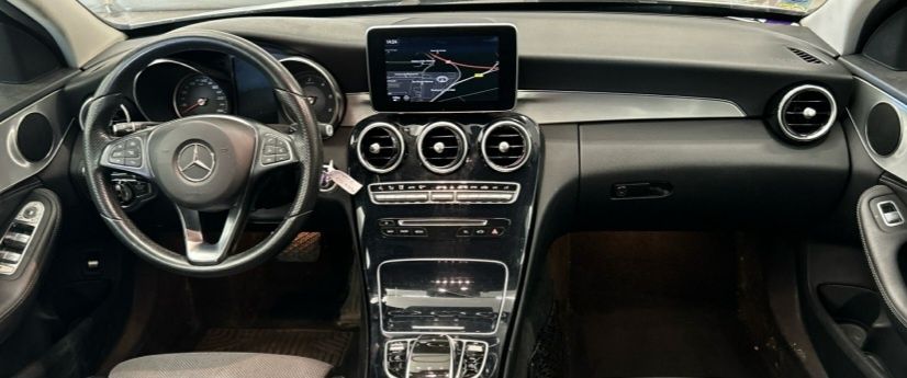 Mercedes-Benz 220 — fotografia 3