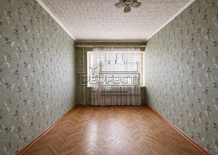 Продаж 3-к квартири  Куринного 9 / Курінного 9