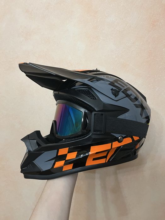 Мотошоломи на вибір, шлем, шолом, мотоцикл, екіпіровка, мотоаксесуари