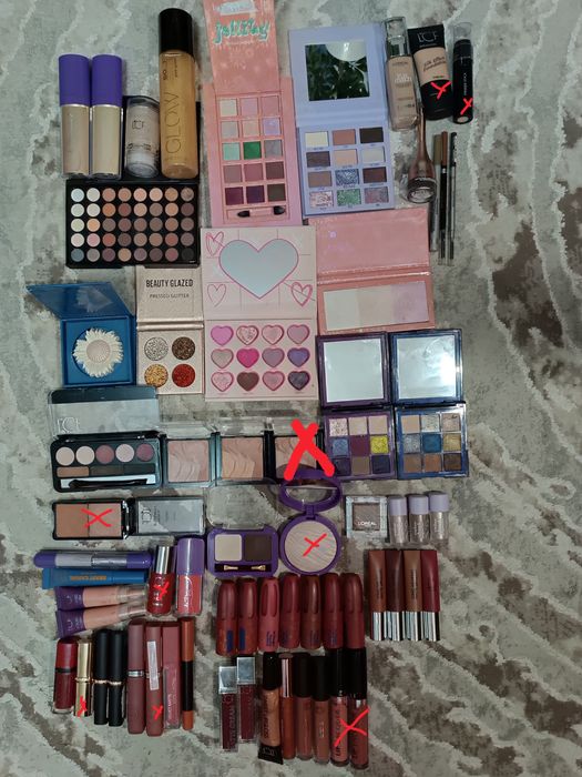 Губна помада, блиск для губ,тональний,консілер, коректор, рум'яна ,.