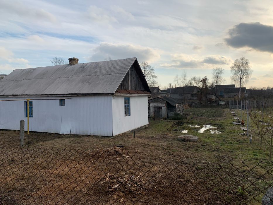 Продамх земельну ділянку 13 соток зі старим дерев’яним будинком