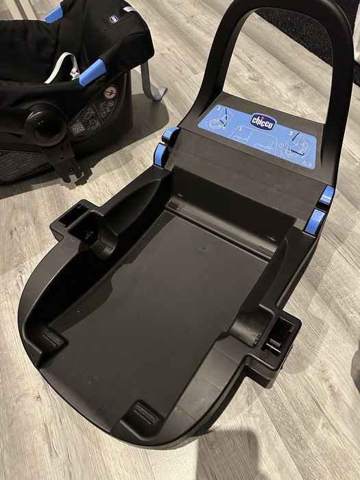 Ovo Chicco Kaily c/ base para automóvel