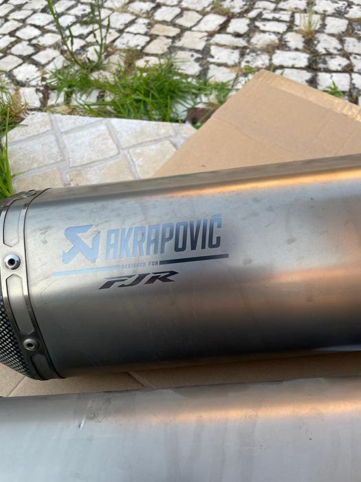 Escapes Akrapović para FJR 1300