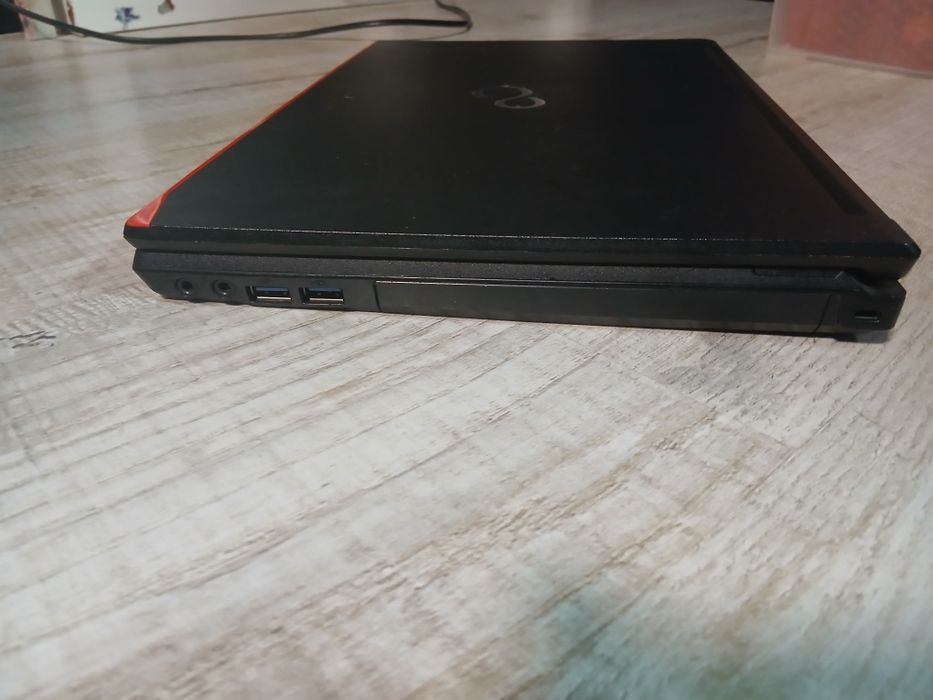 Ноутбук Fujitsu LIFEBOOK E546