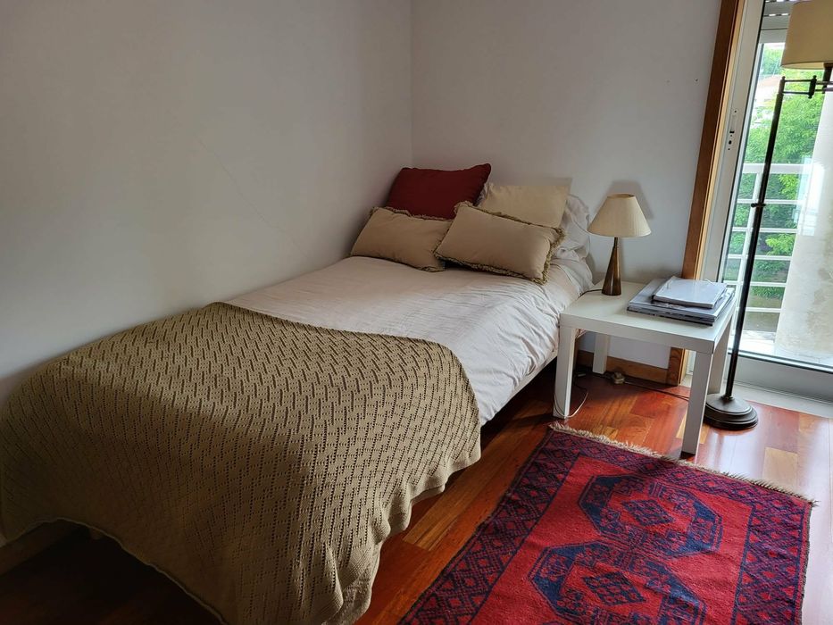 Quarto para arrendar. Simpático quarto para arrendar num aoartamento aconchegante.