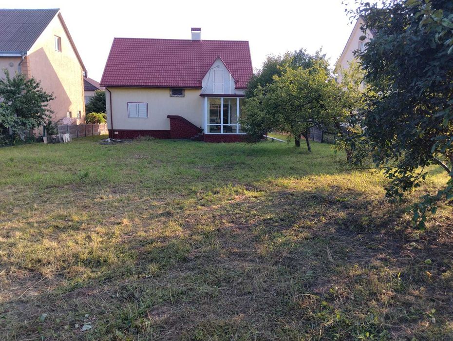 Продаж сучасного будинку 281 м² з панорамною терасою, каміном та видом на місто!