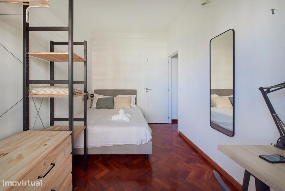 Quarto - localizado em São Sebastião Lisbon