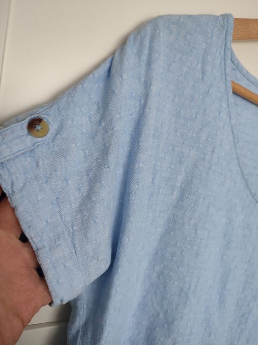 10 TU bluzka niebieska, dekolt V, len 55%