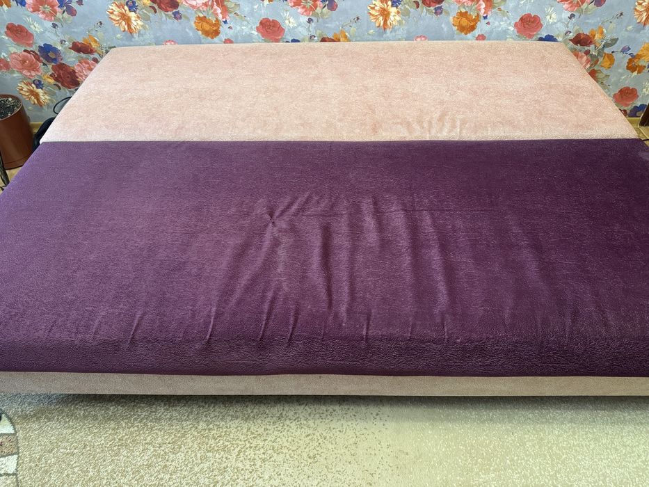 Меблі,зручні компактні дивани в одному кольорі