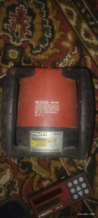 Ловушка для нивелира HILTI PR25  вместе с нивелиром