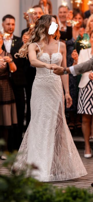 Suknia ślubna rybka syrenka z rozcięciem glamour elegancka błyszcząca