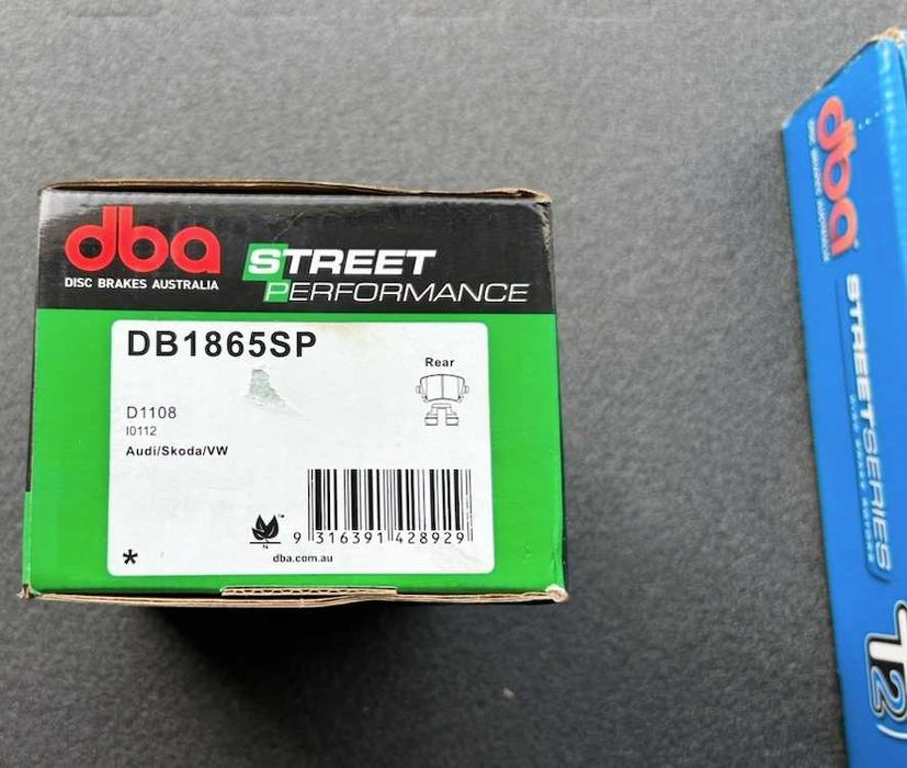 Kit Travoes DBA raseiro-Discos ranhurados + pastilhas DBA2813S-1865SPT