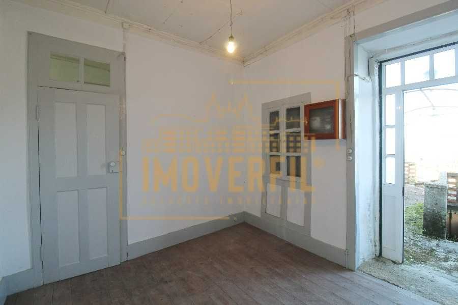 Moradia com Excelente Logradouro.