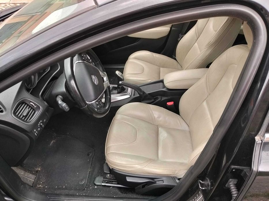 Volvo V40 1.6D (2013) — photo 5