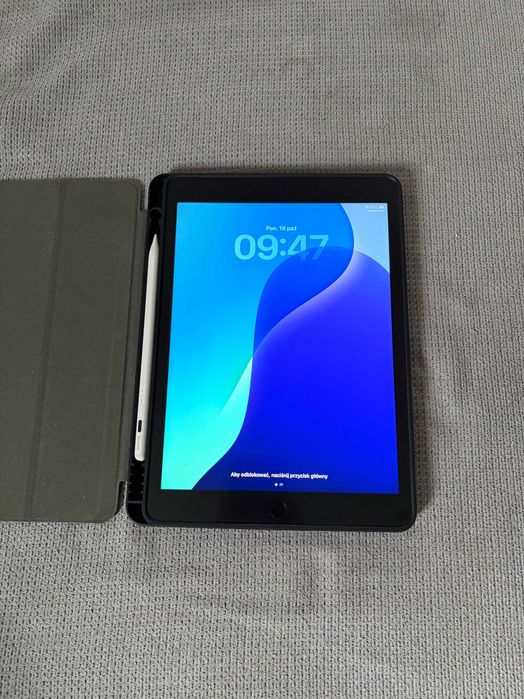 iPad 9. generacji 64 GB Wi-Fi + rysik + etui