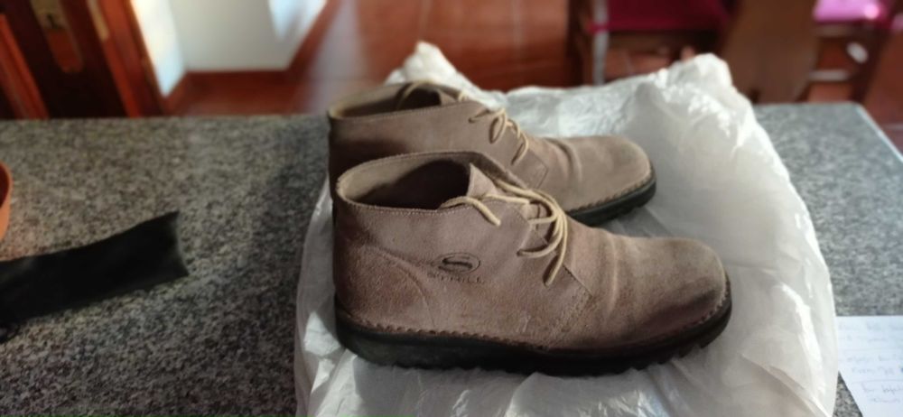 Diversos sapatos e ténis de marca