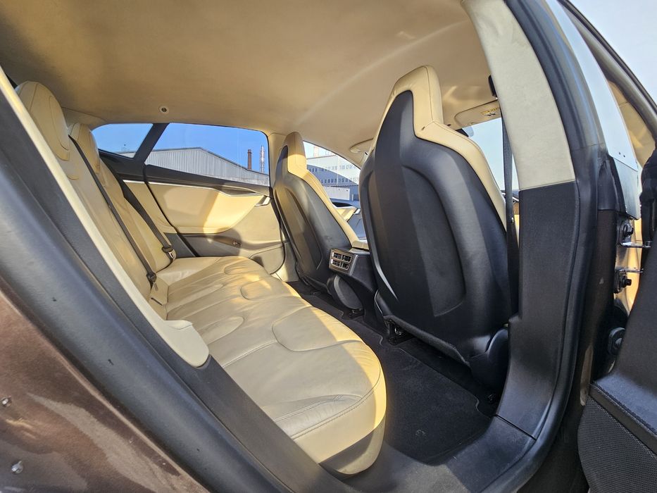 Tesla Model S 85 2013