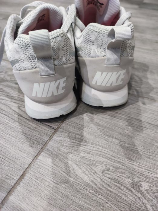 Śliczny buty Nike w rozmiarze 40