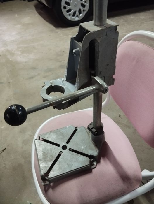 Suporte máquina furar