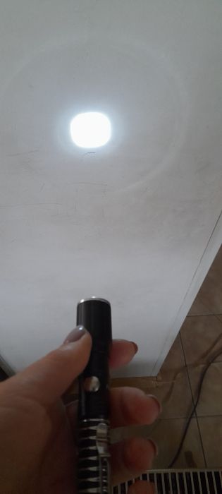 Ліхтарик на 1 бат.