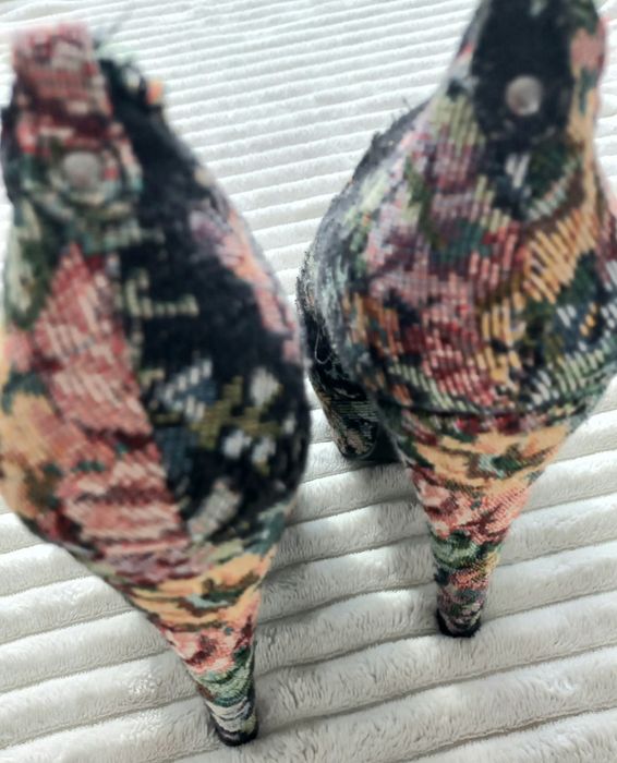 Szpilki w kwiaty Aldo 38