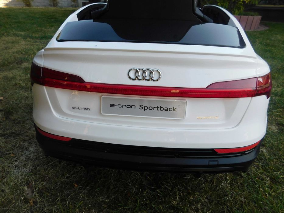 Auto na akumulator Audi e-tron 4×4 180 Watt S-line samochód dla dzieci
