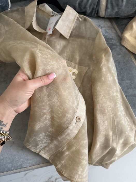 Бежевый костюм люкс бренд