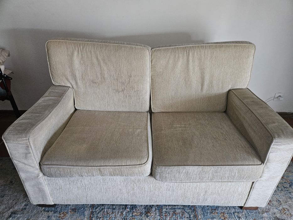 Sofá de 2 lugares Bege