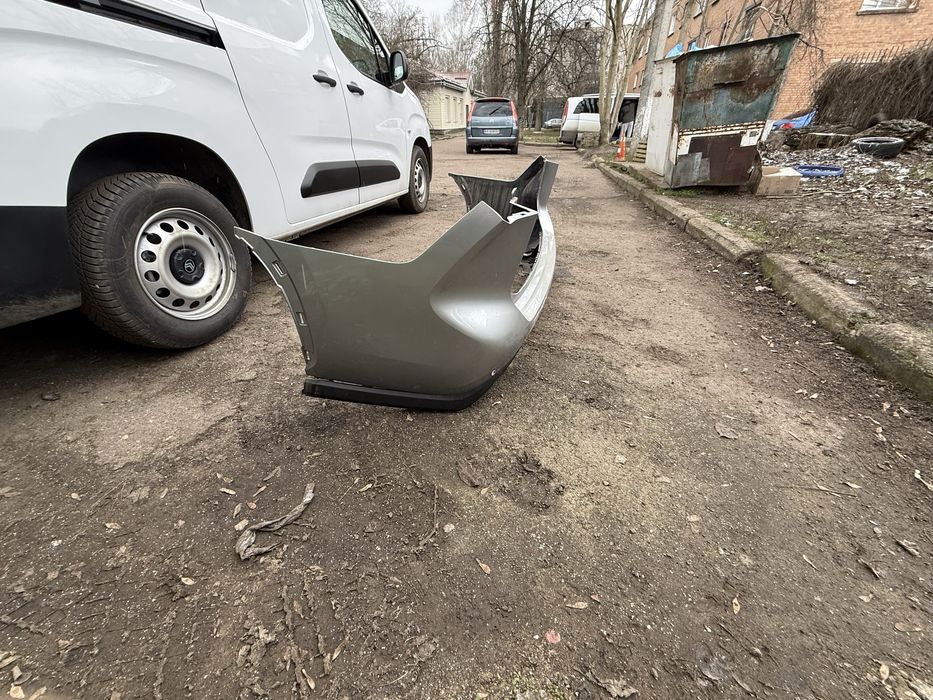 Бампер задній   Toyota  Highlander 2024