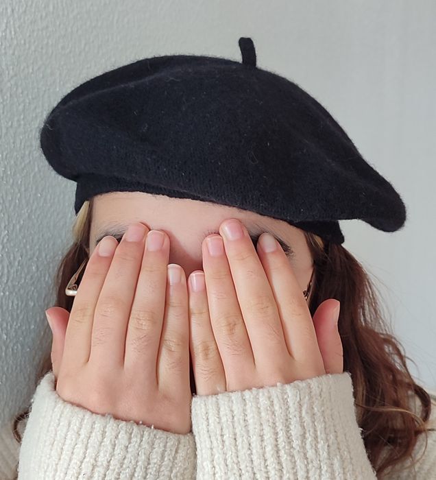 Boina Preta de Malha, Estilo Francês Clássico