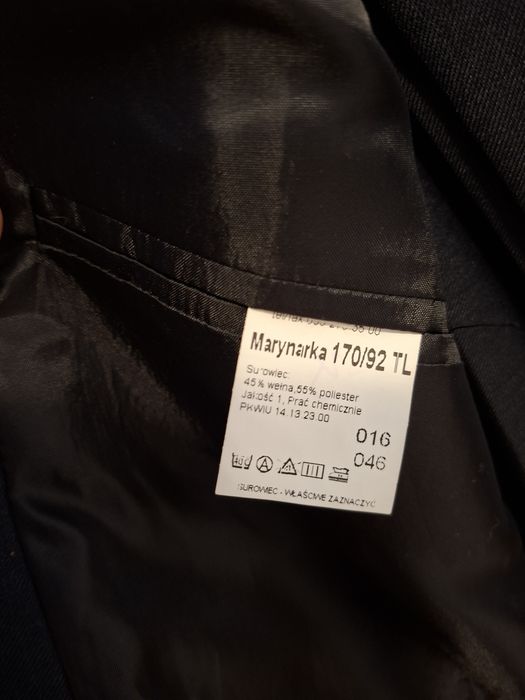 Czarny garnitur (marynarka i spodnie)