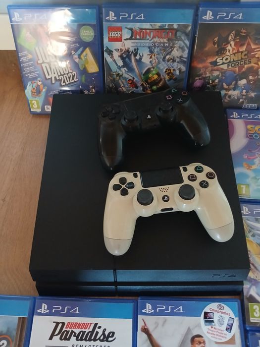 Playstation 4  com 2 Comandos 9 Jogos 1 Cabo Hdmi 1 cabo ligação + 1 câmara