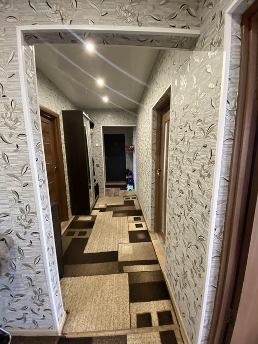 Продам 4-х кімнатну руминську квартиру