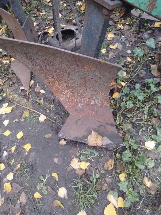 Плуг тракторний.