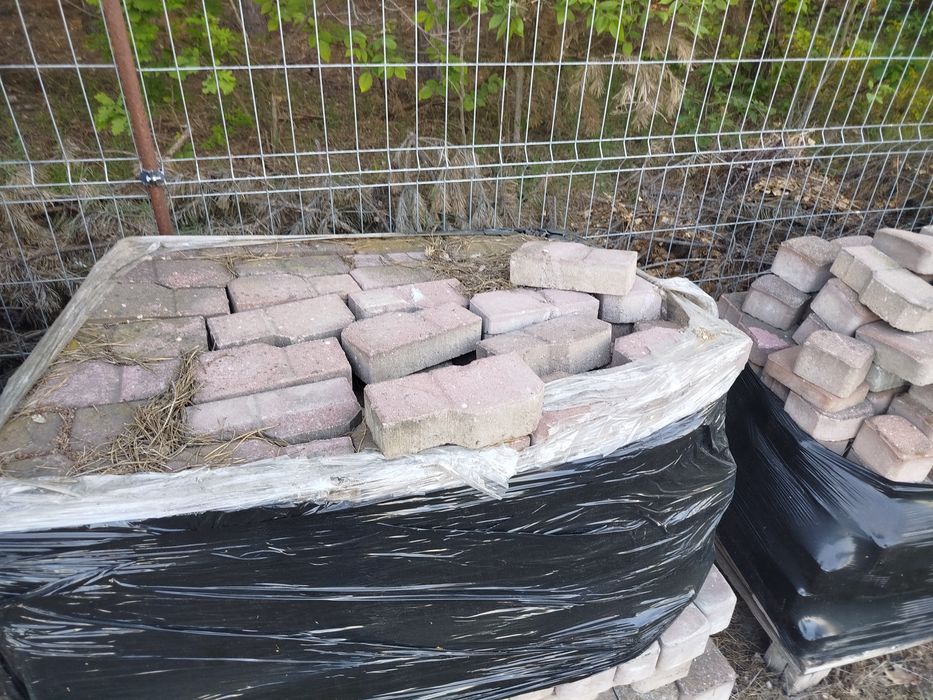 Posiadam do sprzedania kostkę brukową używana