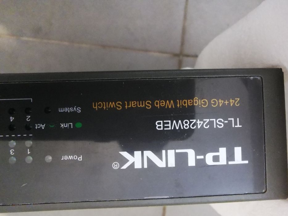 TP-Link TL-SL2428WEB 24xFE, 2xGE, 2xSFP