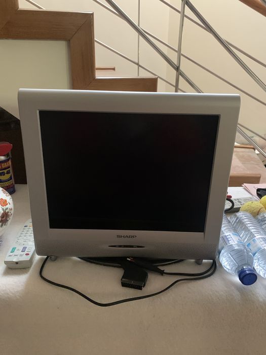Televisão Sharp LC-15SH1E 15” LCD 4:3 – Ideal para Retro Gaming